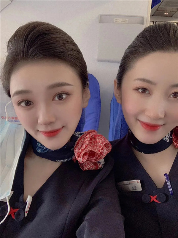 东方航空空姐罗润哲遇见东航是难得的幸运而我将一直延续这份惊喜